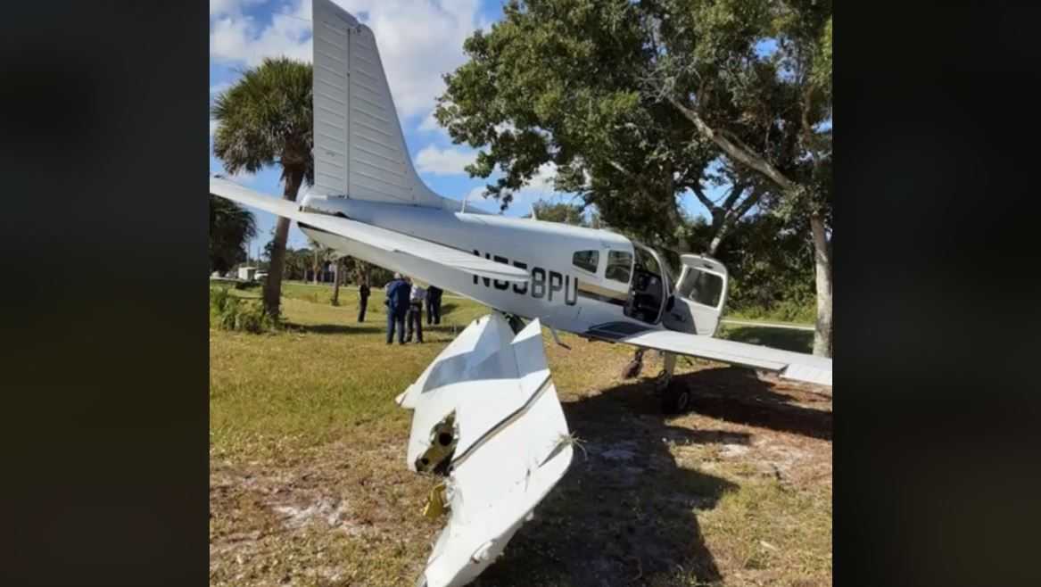 Small plane crashes in Vero Beach near airport