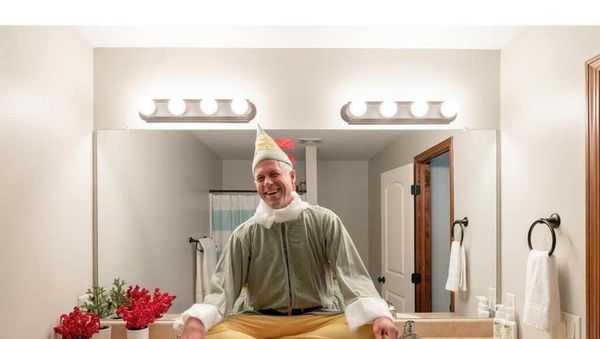 Iowa elf gets jolly to help sell urbandale home