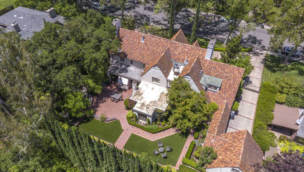 Pictures ‘Reagan Mansion’ in East Sacramento to hit the market
