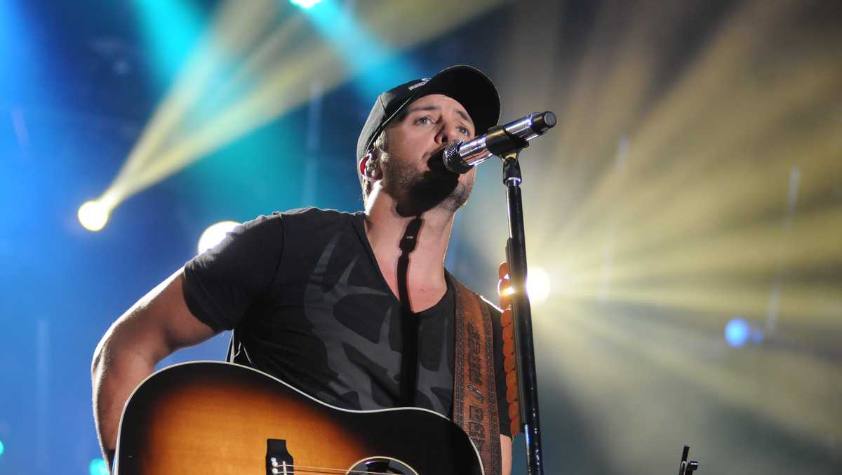 When is Luke Bryan coming to Arkansas?