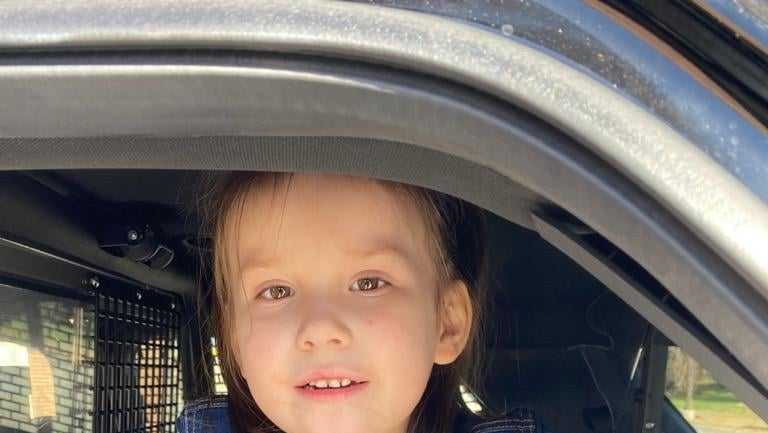 Police Searching for Parents of Little Girl Found Alone