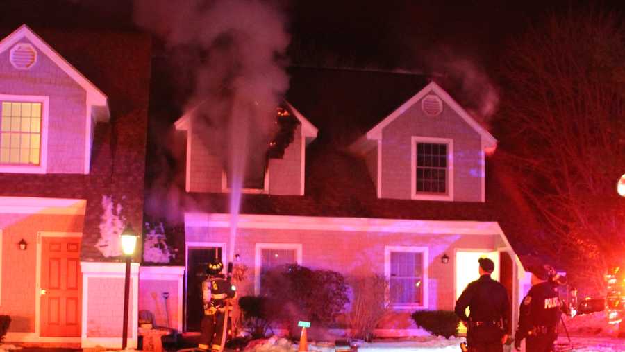 Crews battle fire at Rockland apartment