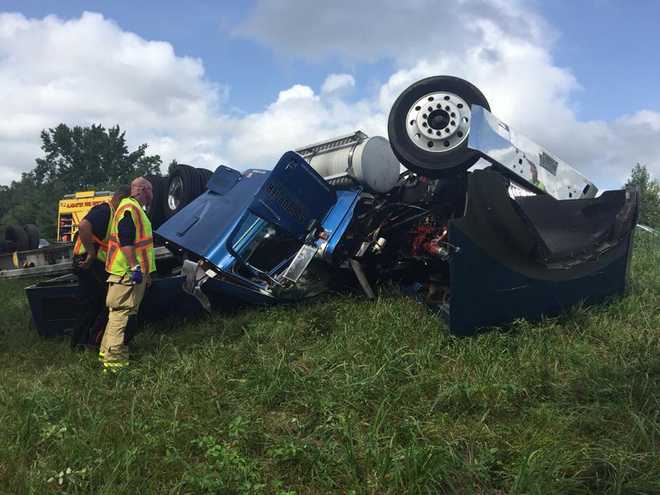 Big rig crashes in Alabaster, causing delays on I-65