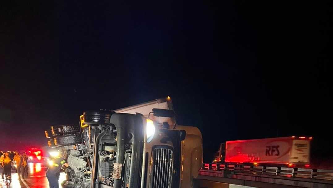 Slidell tractor trailer blown over Twin Span