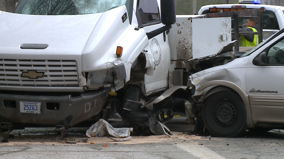 2 people seriously injured in crash involving City of Omaha pickup truck
