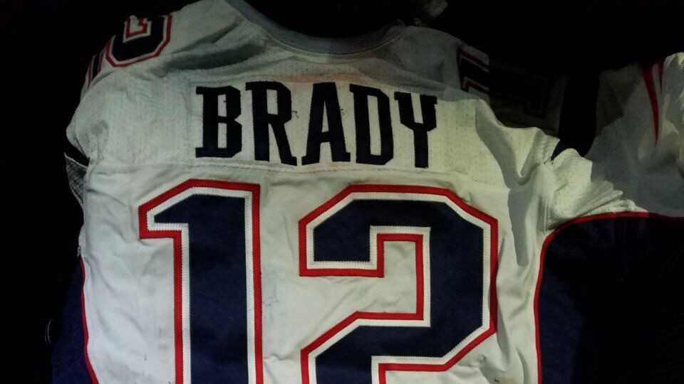 New photo shows Tom Brady's stolen Super Bowl jersey