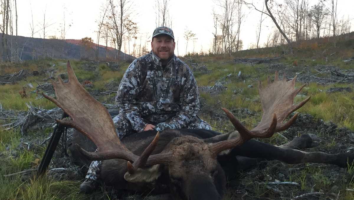 Auction for two moose permit nets 33,000