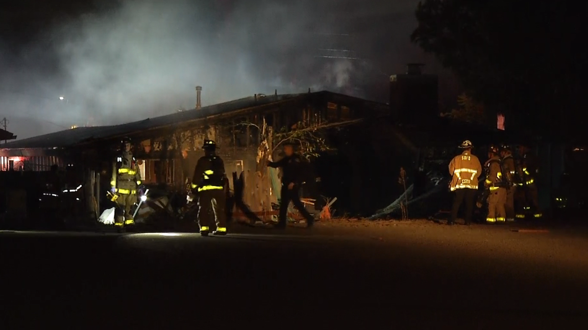 2-dead-after-small-plane-crashes-into-house-in-san-diego