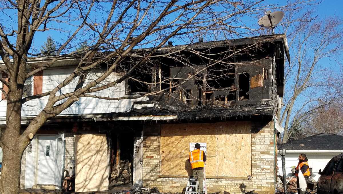 Teen helps family escape Muskego house fire