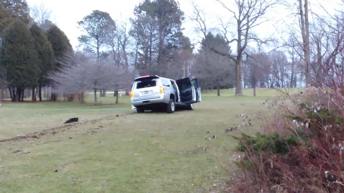 Police search for burglary suspect after chase, crash at Doctors Park