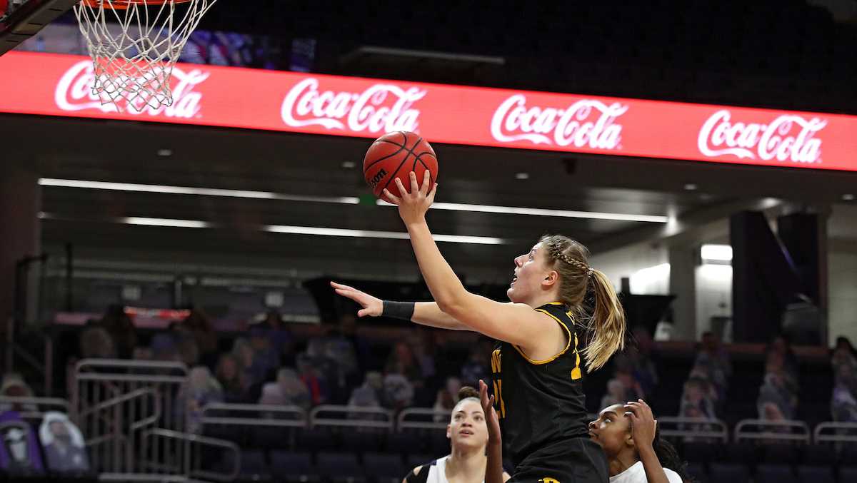 Iowa women fall short at 22 Northwestern