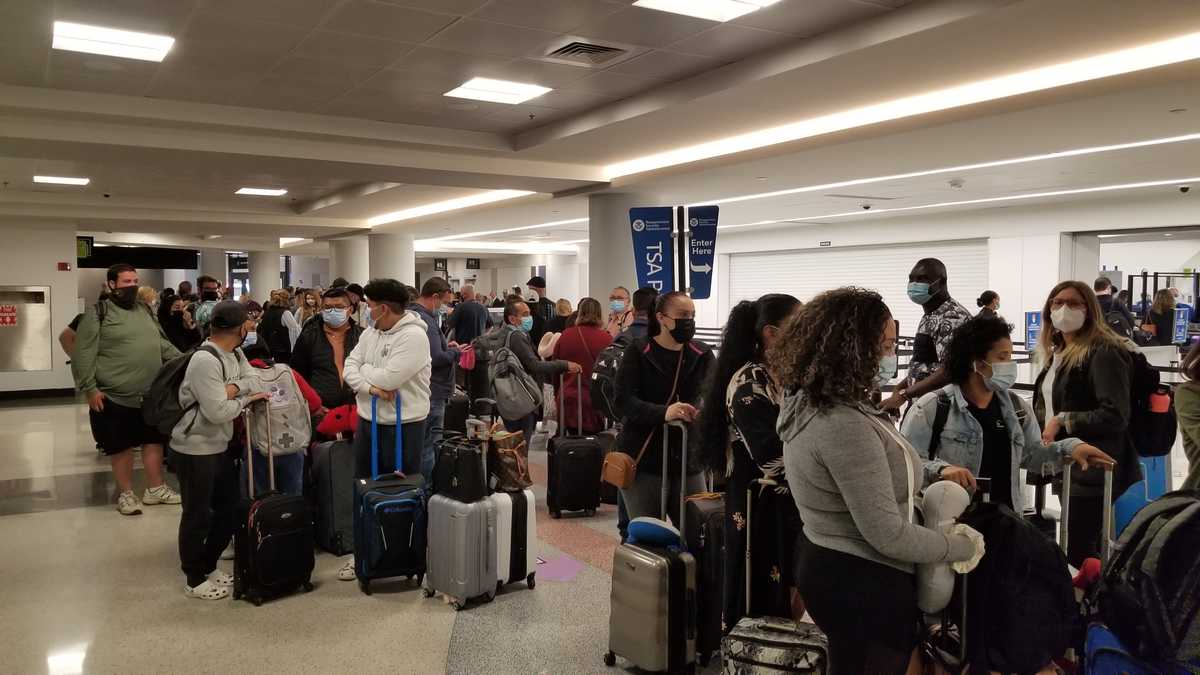 Một sự cố máy tính trên toàn hệ thống đang gây ra sự chậm trễ đáng kể cho các hãng hàng không tại Sân bay Quốc tế Boston Logan