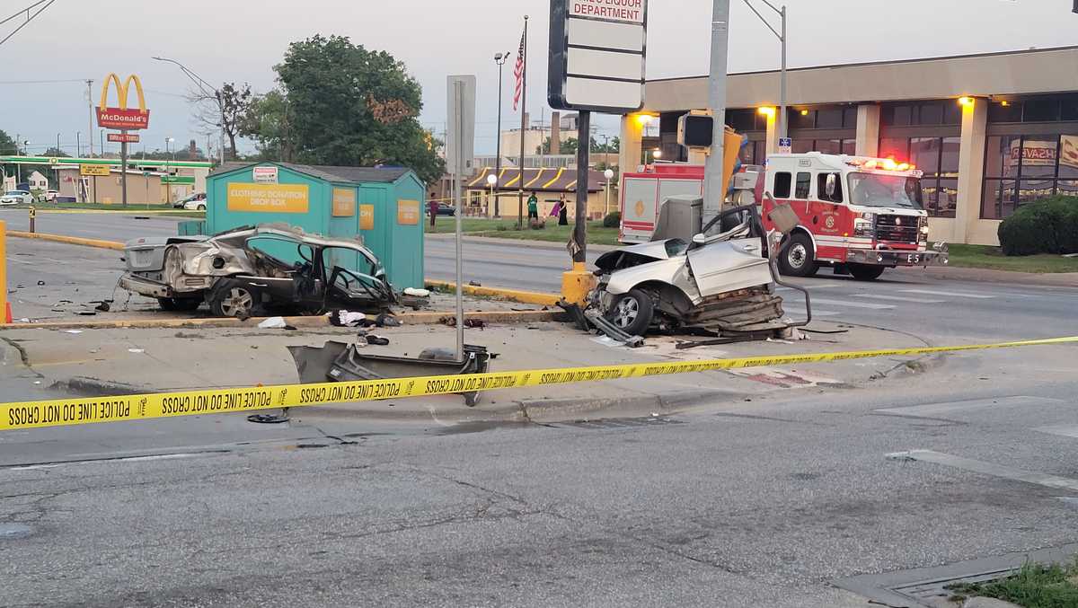 Woman dies in south Omaha single-vehicle crash