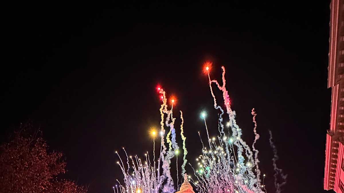 Monument, tree lightings, parade, festivities usher in holidays, image size:1200x675