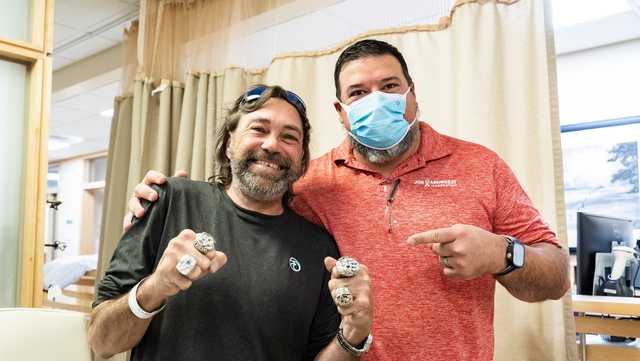 Former New England Patriot Joe Andruzzi visits UVM Cancer Center - Vimarsana News