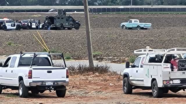 Law enforcement in stand-off in ag land south of Watsonville - Vimarsana News