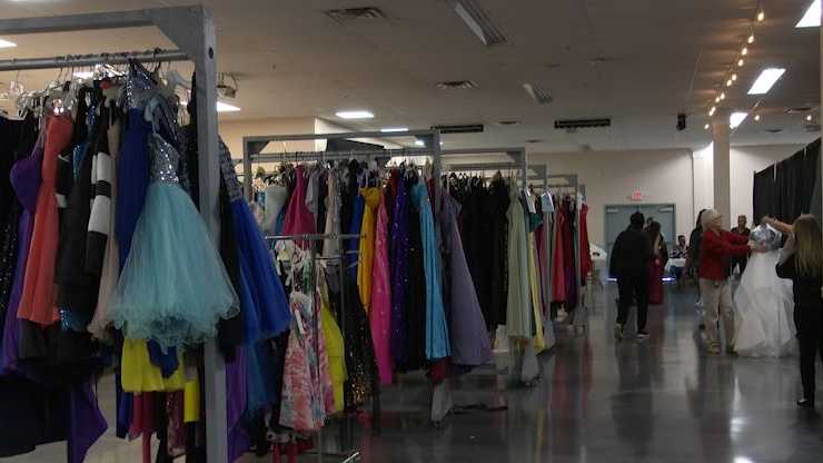 Two unions help get Louisville teens ready for prom season