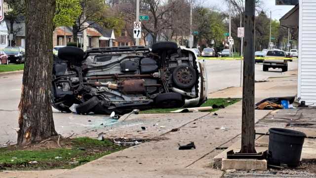 Driver crashes into tree, dies at hospital - Vimarsana News
