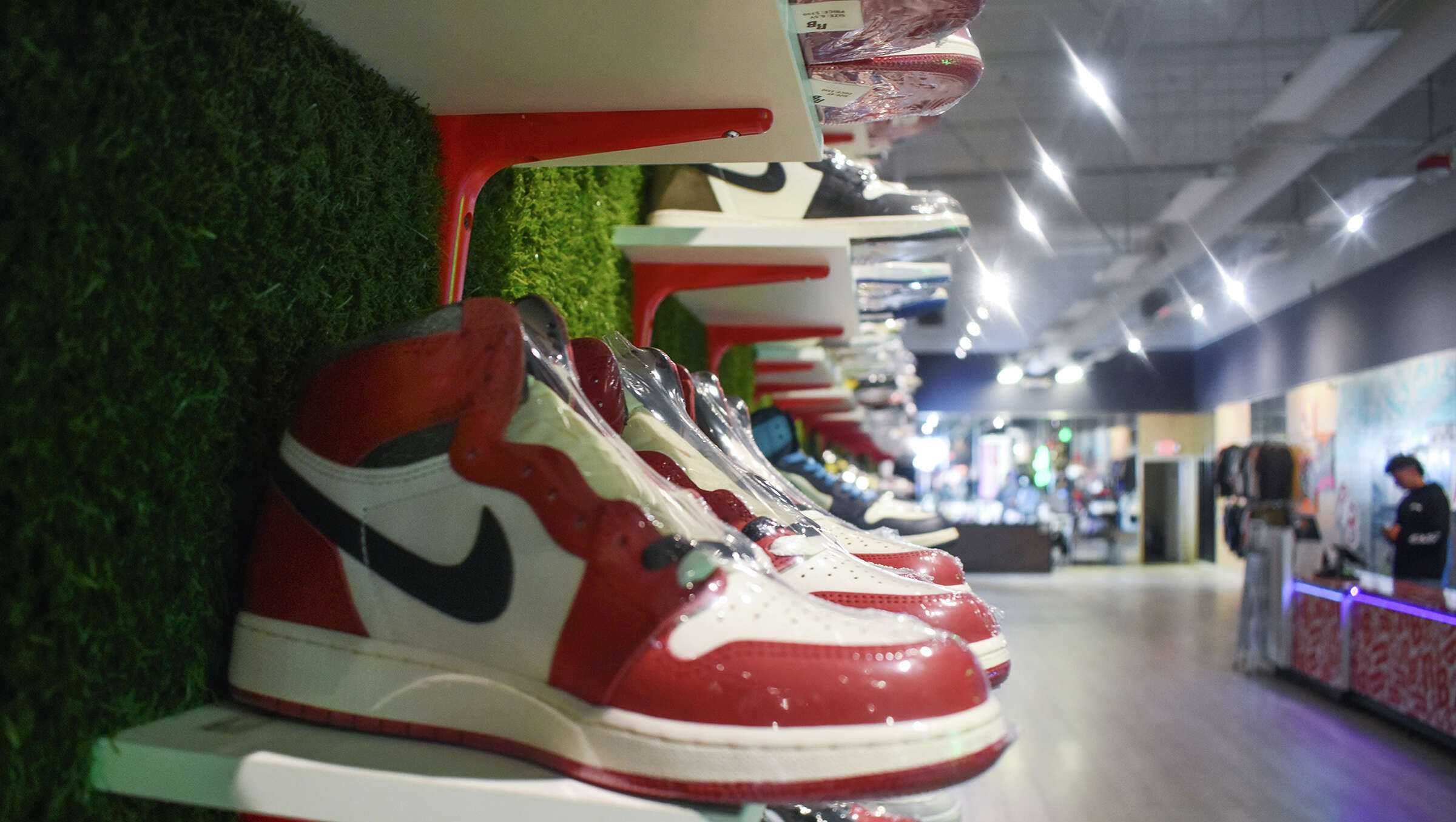 The Salinas store where 49ers like Deebo Samuel and Brandon Aiyuk get their kicks - Vimarsana News