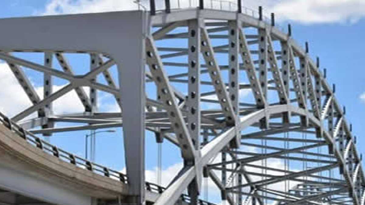 Missouri governor pledges new Buck O'Neil Bridge for Kansas City
