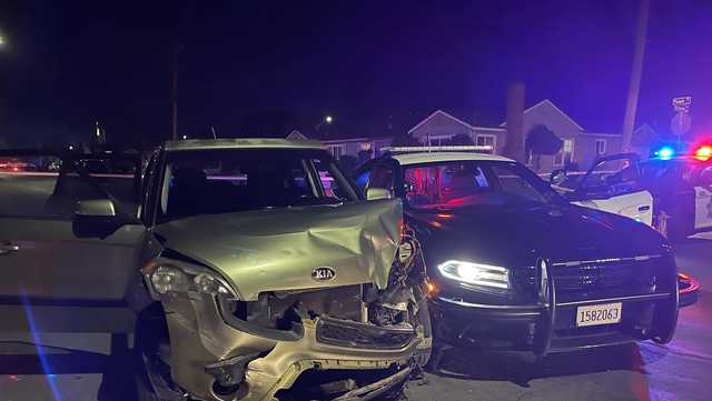DUI driver crashed into parked police cruiser, injures officer: SPD - Vimarsana News