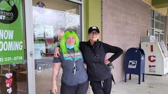 '﻿She was very, very sweet': Jamie Lee Curtis visits Savannah-area pet store with her pup, Runi - Vimarsana News