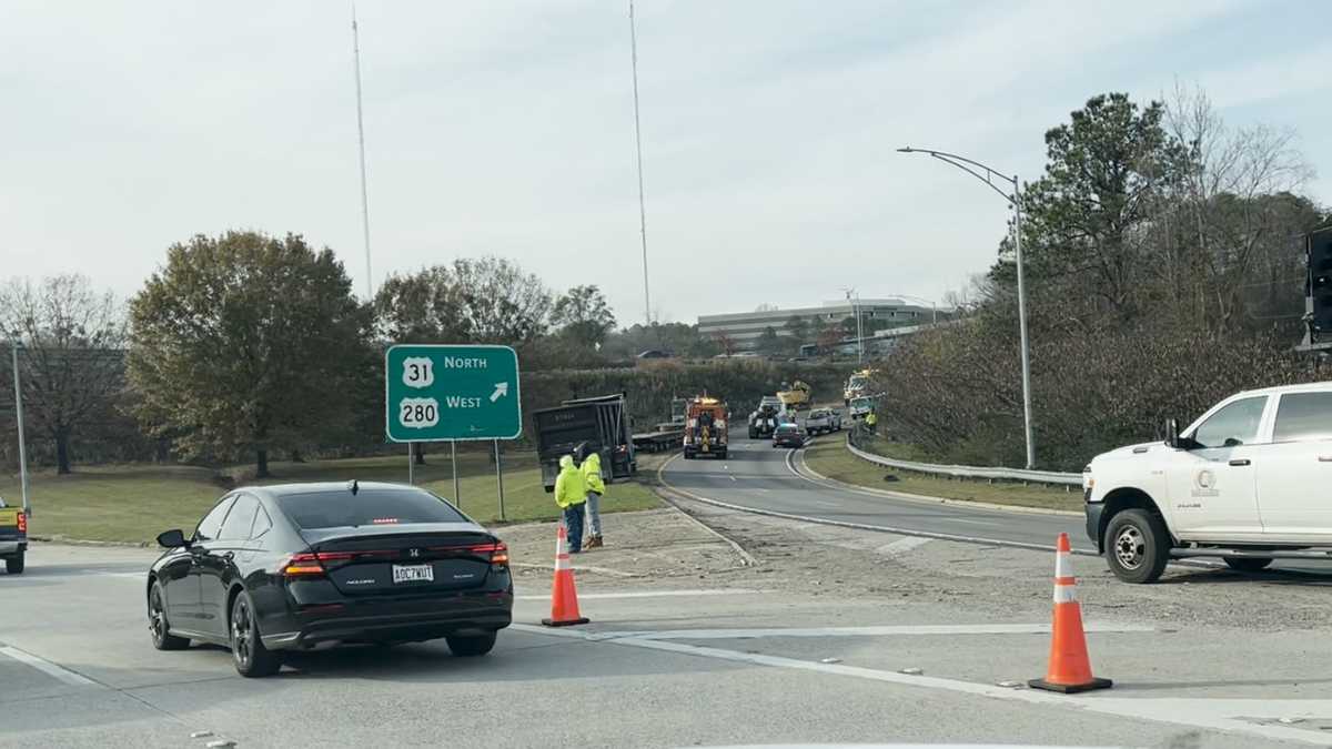 Overturned truck spills load, closes U.S. 280 ramp to Red Mountain Expressway