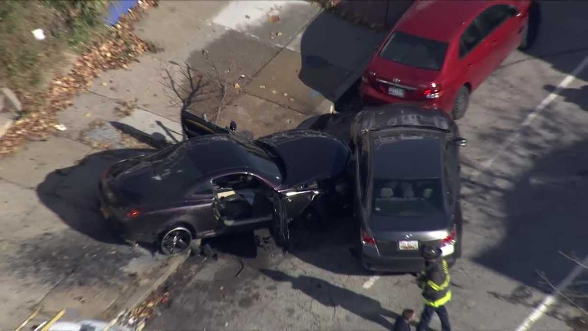 Man found with fatal gunshot wounds inside crashed car
