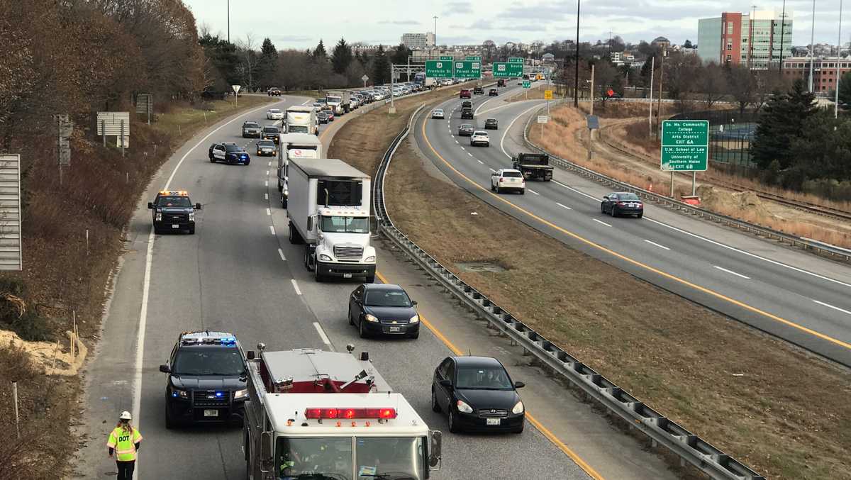 Crash causing delays on I-295 in Portland