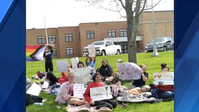 Audubon, Iowa students walk out of class over bullying concerns - Vimarsana News