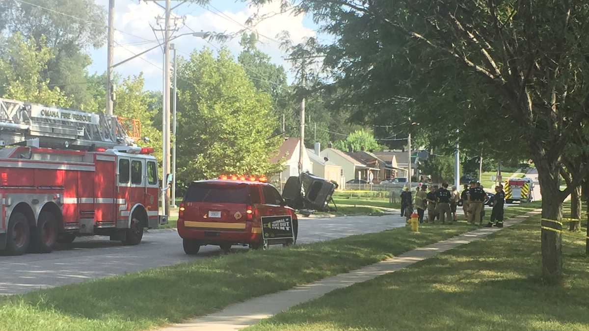 1 in critical condition after car crashes into light pole near 30th ...