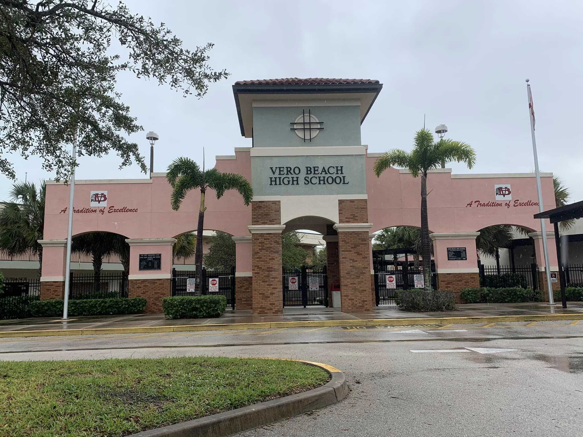 Misplaced cellphone leads to false weapon rumor at Vero Beach High