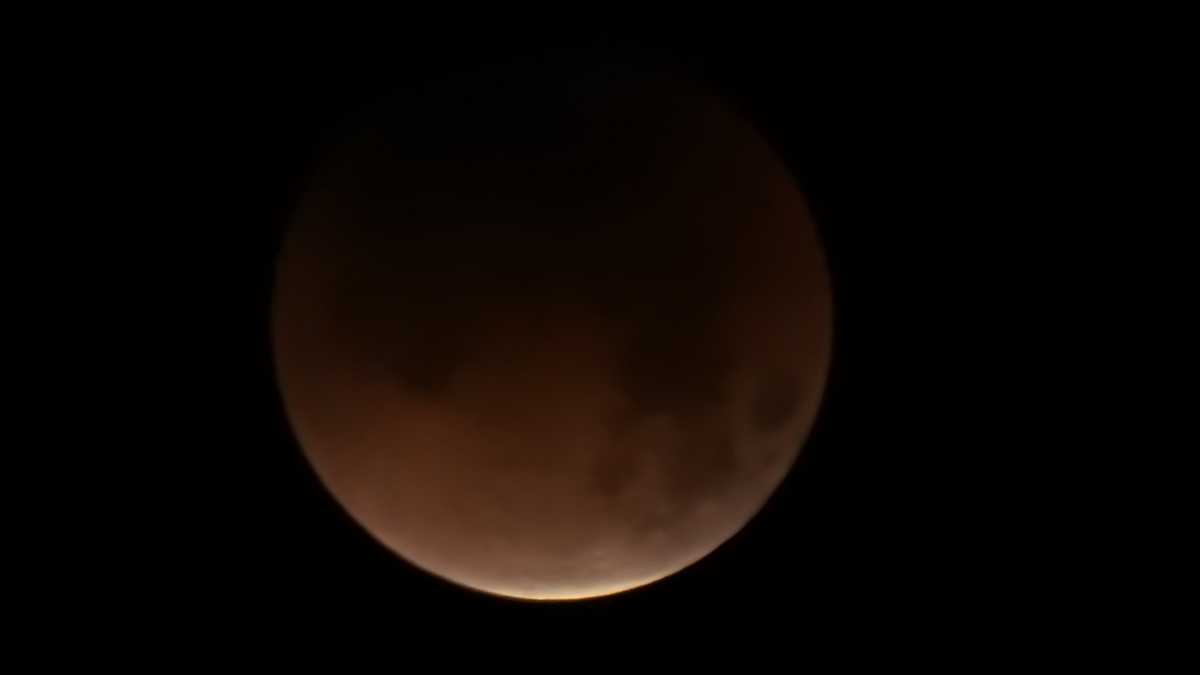 16 Photos of the Super Blue Blood Moon in case you missed it this morning