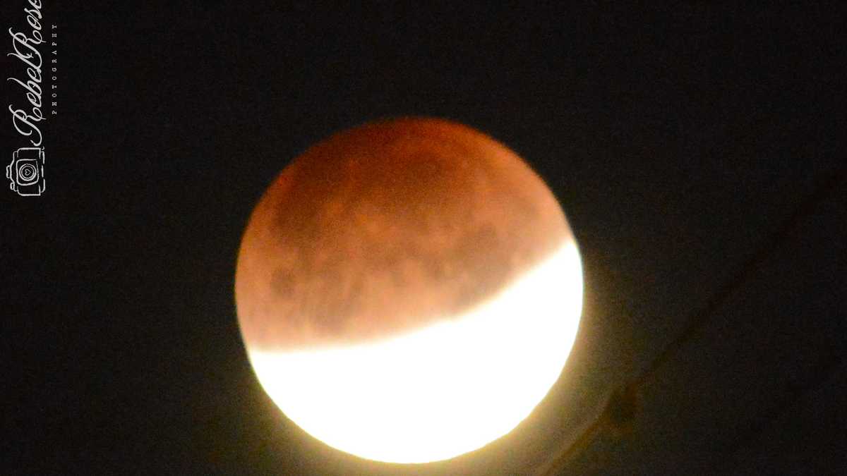16 Photos of the Super Blue Blood Moon in case you missed it this morning