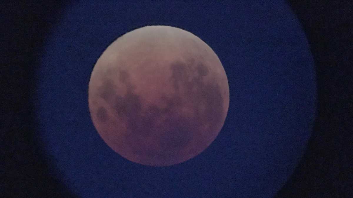 16 Photos of the Super Blue Blood Moon in case you missed it this morning