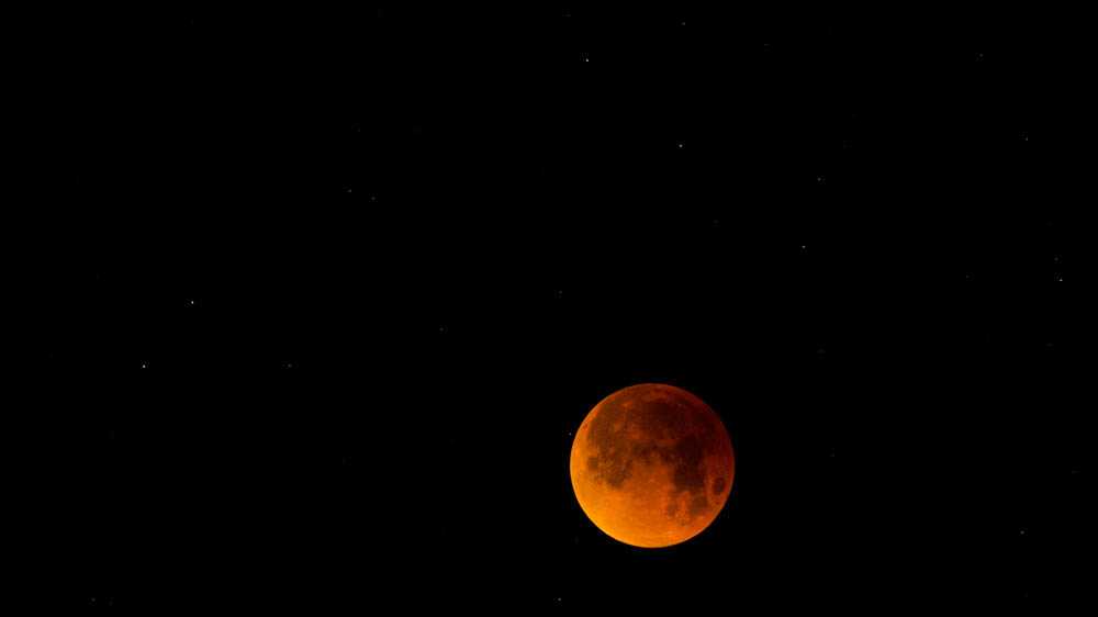 16 Photos of the Super Blue Blood Moon in case you missed it this morning