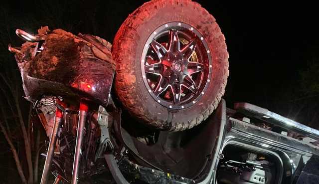 Crash ends with vehicle overturned on railroad tracks in Westmoreland County - Vimarsana News
