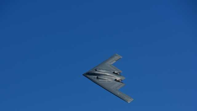 DVIDS - Images - Whiteman AFB ground crew prepares for B-2 Spirit flyover  at Arrowhead Stadium before AFC Championship Game