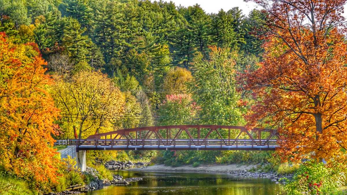 PHOTOS Fall foliage reaches peak in Vermont, northern New York