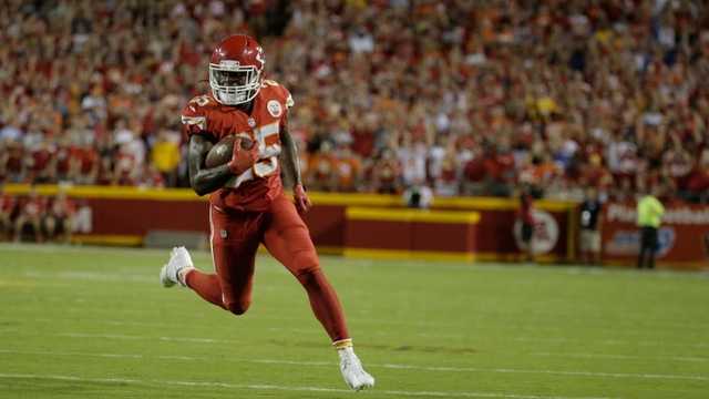 Broncos sign veteran ex-Chief Jamaal Charles