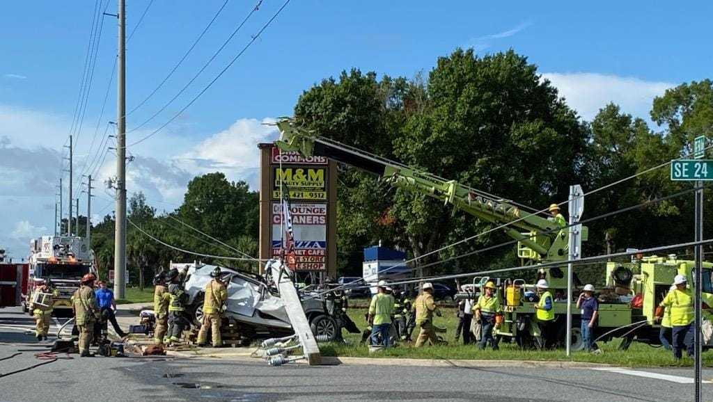 SUV collides with pole in Ocala