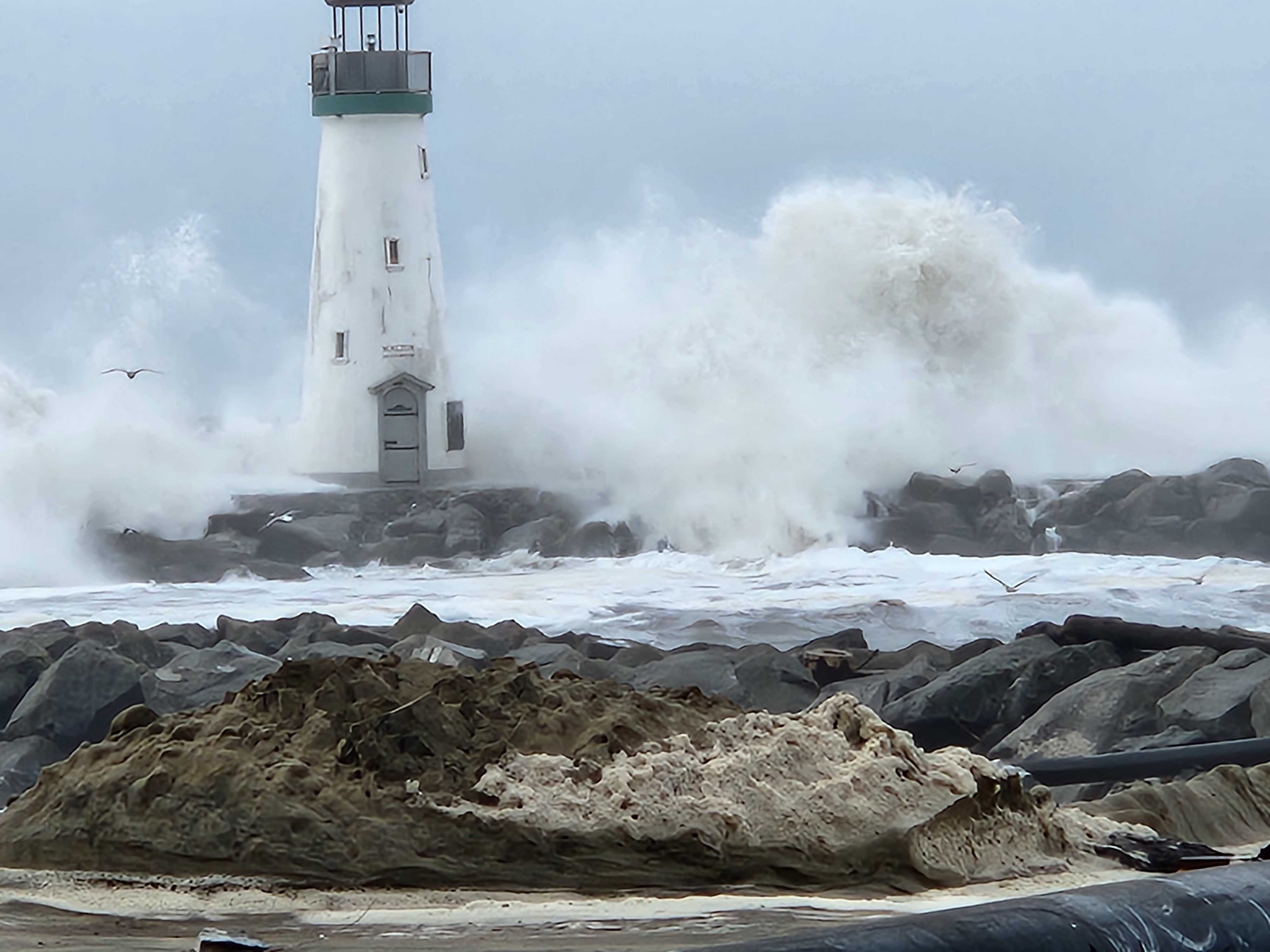 Santa Cruz Port District warns of persistent storm conditions