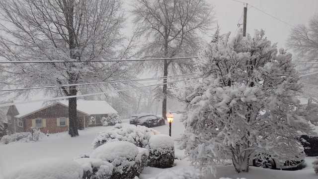 Heavy snow knocks out power for thousands in South-Central Pa. - Vimarsana News