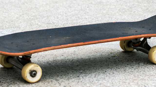 Woman defends herself with skateboard after boyfriend fires shot at her, police say