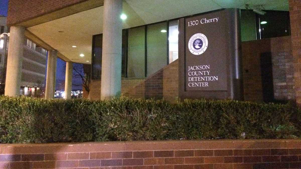 Jackson County Detention Center employee indicted accused of smuggling K2