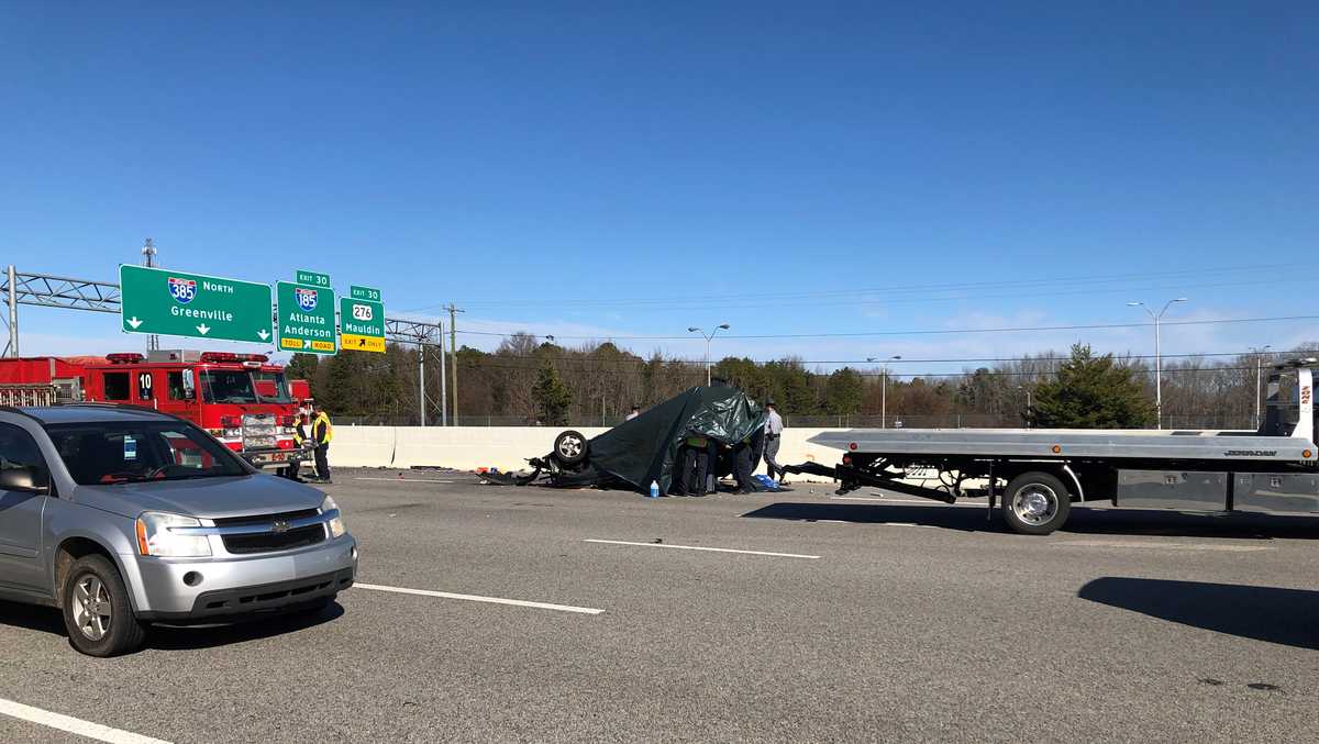 Woman died after rollover Christmas Day crash on I385 in Greenville