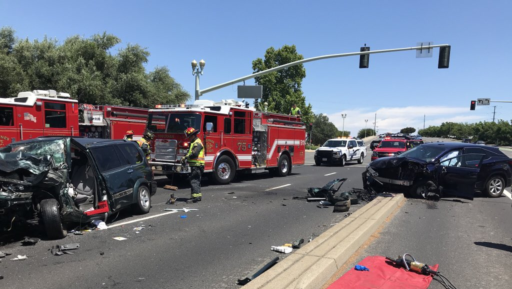 Fourcar crash in Elk Grove sends 4 to hospital