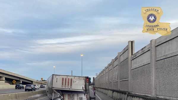 Overturned 18-wheeler causes road closure - Vimarsana News