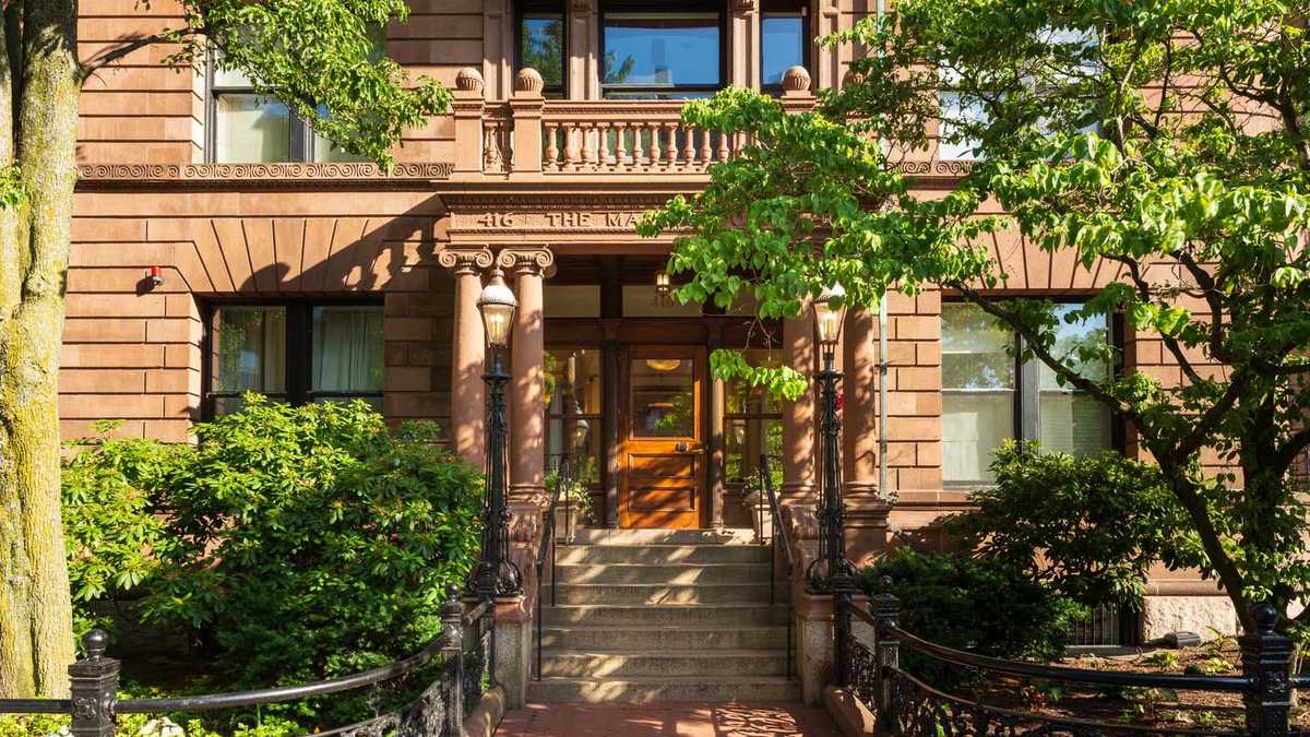 Condo in elegant doorman building on market in Back Bay for 2.34M
