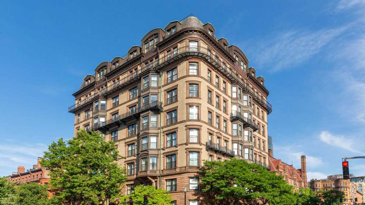 Condo in elegant doorman building on market in Back Bay for 2.34M